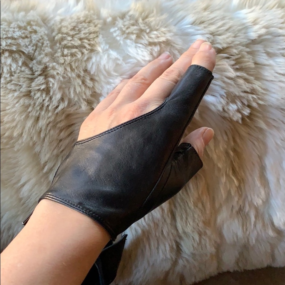 Fioretto Black Leather Fingerless Driving Gloves